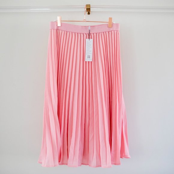 FLOWY AND SOFT High Waist Pleated Swing Skirt - Picture 4 of 5